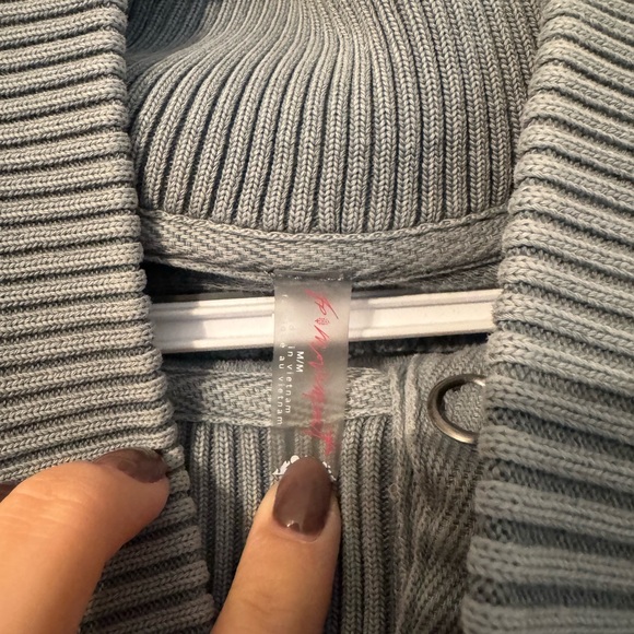 Women's Ribbed Button-Up Crop Top - Picture 2 of 3